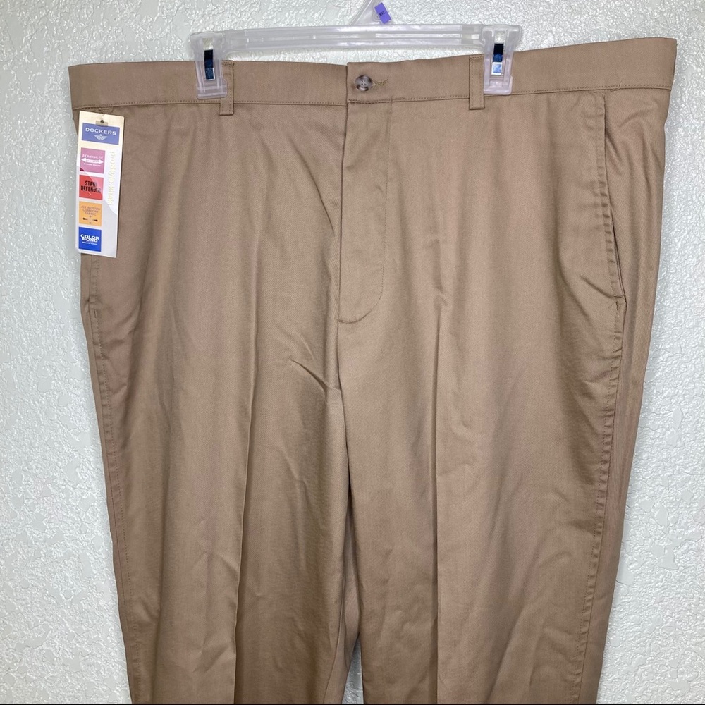 Dockers NWT 42/32 Stain Defender Flat Front - Picture 2 of 5